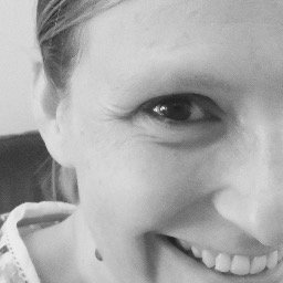 Mum of 2, wife, graphic designer, tea drinker ☕ love reading crime fiction and psychological thrillers 📖
