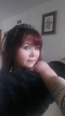 hi my name is Laura I am a mobile hairdresser, would you like your hair done ?? just get in contact .. Feel free to have a look at my website x