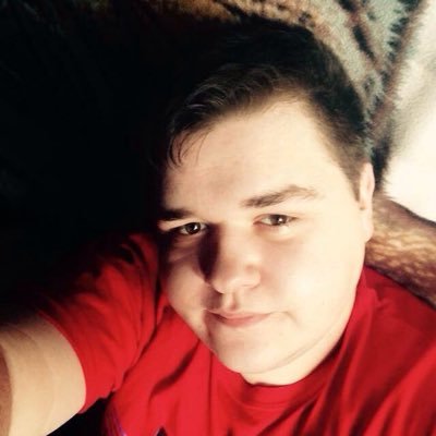 hey all come follow me and if you want to chat just send me a tweet