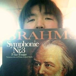 musiksaiten's profile picture. 趣味で音楽やっています。楽器は弦楽器でヴァイオリン、ヴィオラです。現在はヴィオラがメインで弦楽四重奏を組んで自らの楽しみの為に弾いてます。古典が好き。特にハイドンとモーツアルト、ベートーヴェン。音楽は弾いて楽しむ感じです。最近は聴く方で～す。 好き勝手につぶやいとりますが、どうぞご容赦　Frei aber Einsam