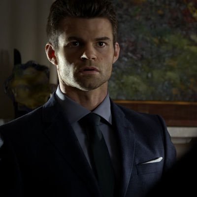 SuitedVampire's profile picture. ❝Excuse me! To whom it may concern, you're making a g r a v e mistake if you think you can beat m e. Ah — you can't.❞ — [#TORP]