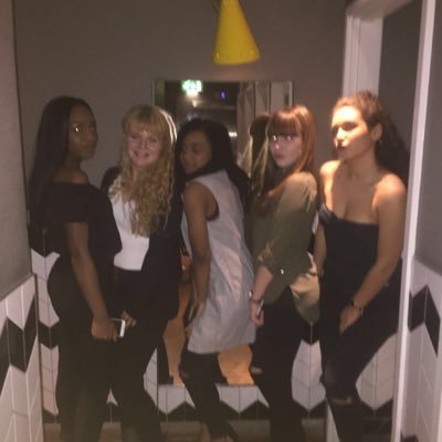 Elliechambers5's profile picture. 