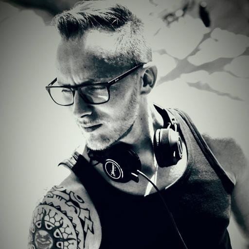 one of the best retro/house/club dj's from belgium!!!! check https://t.co/8V2EO8WhjM for livesets and bookings