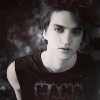 MurphyFoxx's profile picture. Just a kid who never wanted to grow up. When you're lost don't try to get found. Stay lost. - Lost Boy