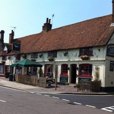 Friendly proper pub serving British cuisine, regular entertainment and parking in Alton Hants