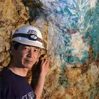 石好きアングラ系元学芸員現大学教員が努めて能天気にツイート！本来の「アングラ＝underground」つまり地下のサイエンスをエンジョイ。崖を見て喜び、ボーリングコアにしびれ、石材に萌える。著書など☞https://t.co/FoeLTkqWes Ph.D. in geology