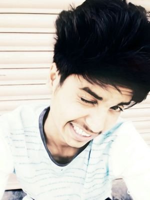 InnoXceintmahi's profile picture. Mr. W O N D E R_F U L                                  
                        LOVE 💙  PEACE 💀 MUSIC 🎵                   
                     X I I I