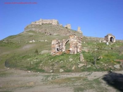 musalikalesi's profile picture. Yozgat Akdağmadeni Muşalikalesi köyü son kale Behram şah-l kalesi  yıkılmasın. Selçuklu döneminden kalma 8 yüz yıllık tarihi eserler kurtarılmayı bekliyor.