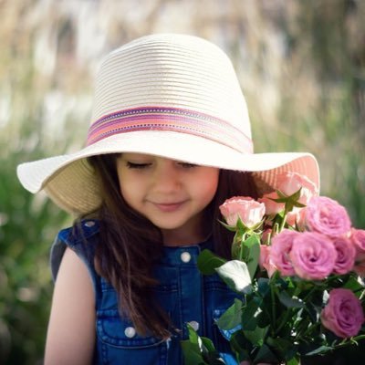 تمضِي الحياةُ وَيبقى صالح العمل فاعملْ لدارٍ هي الأبقى لكي ترقى