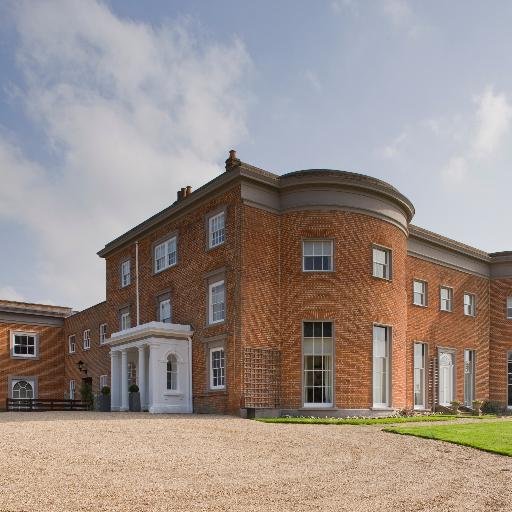 This elegant main house, in the style of Queen Anne is set in 35 acres of beautiful parkland on the Hampshire border.