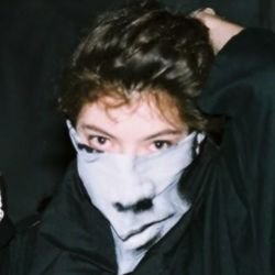 Minha vó diz que sou bipolar talvez eu seja num sei to loka