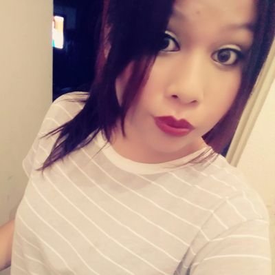 tengo 17 años soy muy timida pero a la vez soy chistosa no me importa reir de mi misma