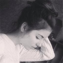 nicolelewin2's profile picture. Una respiración profunda para el corazón.