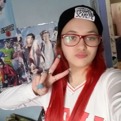 I'm Shannon Farrell,17love singing and Bands Music is life
