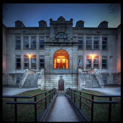 École Laura Secord School is a N/K-6 dual track elementary school located in the community of Wolseley.