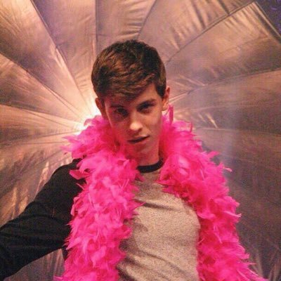 Magcon Boys, 5SOS and WDW are my life!! @shawnmendes ❤️⚪️❤ @jacobsartorius followed 02.21.16 RT⬇️