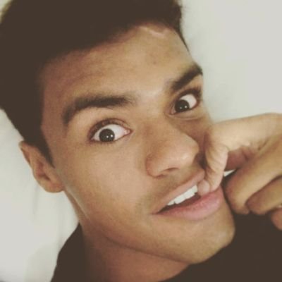 Eu sou uma pessoa extremamente feliz e autêntica!
Instagram: @joaoglv
You Tuber: Sou Dessas!
Snap:joaoversiani