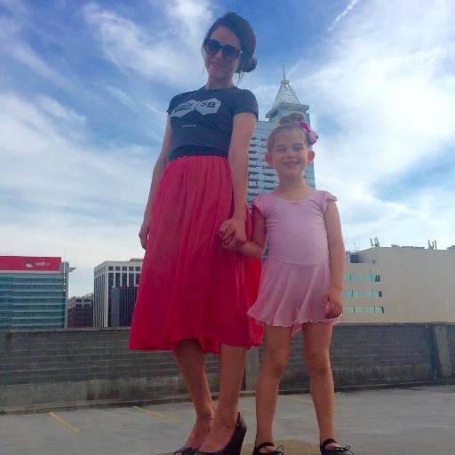 Mama and Native North Carolinian. Lover of flea markets, Hi-Fives & easternNC #BBQ