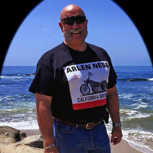 Avid Photographer & Author, Digital Architect, High Tech Evangelist, Global Nomad, seeking a perfect balance between work&play. http://t.co/VmqBAzJn