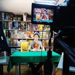 bondjunior23's profile picture. v-log