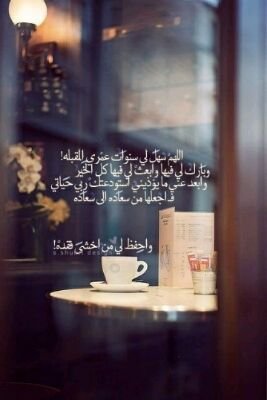 شخص يحب الاطلاع والقرائة