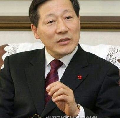 대전시 서구의회 의장(제6대),3선 의원(2002~2014),둔산도서관 운영위원장(8년),한국지방자치학회 이사