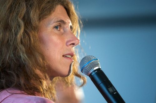 Dipl. Sportökonomin, begeisterte Ballsportlerin, von Klein auf in mind. einem Sportverein aktiv, darf für die Sportmetropole Berlin arbeiten. Twittert privat