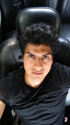 Administrador, cantante, Gladiador Contemporaneo.
Dios creó el desierto para q el hombre pudiera sonreír al ver las palmeras.