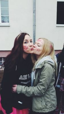 》Until the sun comes rolling in the morning sky, we can be different people, we can be lost in the night
