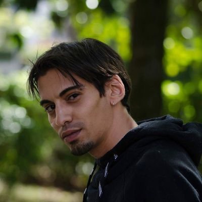 cyberhakimtv's profile picture. 30 ans,vivant à Pau,administrateur réseaux et systèmes de profession (actuellement en DUT Multimedia).Geek,fan de JV et des nouvelles tech depuis les années 80.