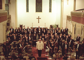 Since November 1992, the choir has been winning golden opinions for its concerts and has been cultivating a discerning and enthusiastic public.