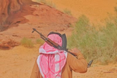 ماكسر ضلع الثقه غير الظنون
وما حفر قبر الوداع الاا التغلي