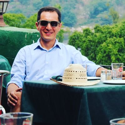 Tadeus1975's profile picture. Y después de hacer todo lo que hacen se levantan, se bañan, se entalcan, se perfuman, se visten, y así progresivamente van volviendo a ser lo que no son. J.C