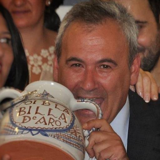 Siento pasión por mi familia, por mis mascotas y por mi ciudad, por ello, por ellos, doy lo que tengo sin dudarlo.