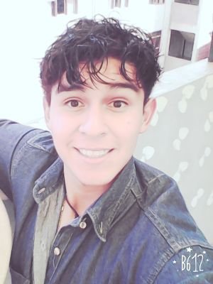 A veces me siento solo, luego veo que sólo estoy yo con mi música y se me pasa ^_^