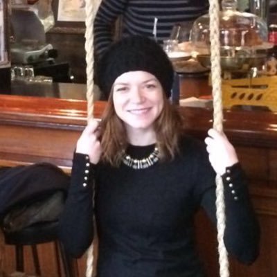 Hija, hermana, amiga, compañera, lectora, investigadora, arquitecto y eterna estudiante de todo lo que se pueda aprender. Si es que eso significa algo.