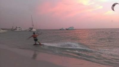 herazocarlos's profile picture. Opositor de la oposición venezolana.
1000% Antichavista