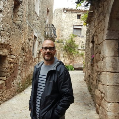 Periodista i Historiador. Terrassa. Només s'hi veu bé amb el cor. L'essencial és invisible als ulls