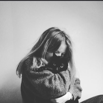 heyjuliess's profile picture. 