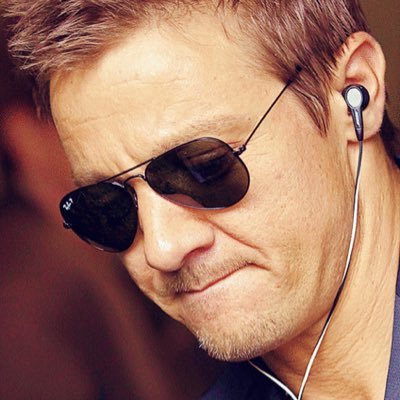 I post pictures of Jeremy by manual.If you wanna follow back,talk to me plz.My best's THE TOWN, you?my name's mizuki.@Renner4Real /Jeremy→here/films→@mizrenner1