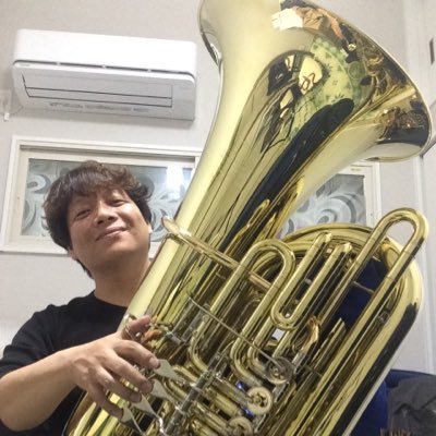 大阪交響楽団テューバ奏者、おみしー師範代こと潮見裕章です☀️演奏会情報や普段の何気ない出来事などを不定期につぶやいたりYouTubeチャンネルの動画をご案内したりします!✨質問箱を設けてますので気軽にペンネームを添えて何でも聞いてください🤗ライブ配信「ポジティブスパイラル!Q&A」で全てお答えします!🤩👍🏻✨