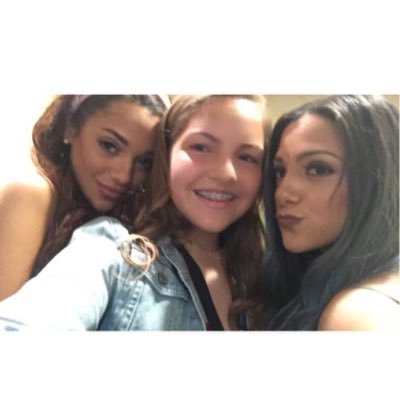 LovelyDemar's profile picture. who says we use autotune?//niki follows :))