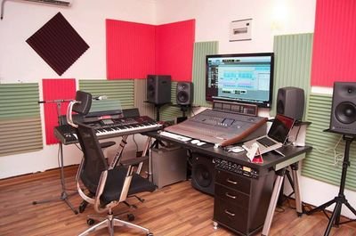 We push nothing but Mzansi's sound. AmaPiano, House, HipHop, AfroPop, Kwaito and more. Email us on: mzansirhythms@gmail.com