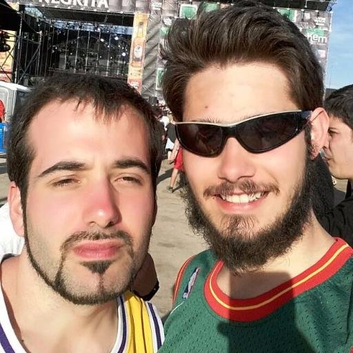 Desde que soy chiquito soy distinto. Desde que soy distinto se me mira rarito.
Variopinto, varioescribo, varioprogramo... desvarío.