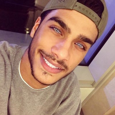 amirpgds's profile picture. elle est pas montée qu'elle est déjà mouillée