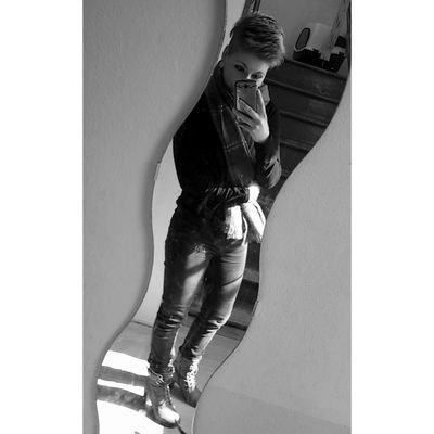 》15 《
Hardstyle and EDM addicted.