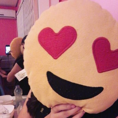 Youtuber:Menina de pelúcia,esse é o Twitter o
Oficial do canal e nos siga também no instagram:Menina de pelúcia