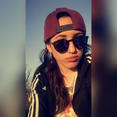 sonrie,sueña y disfruta que la vida no es para pasarla puta