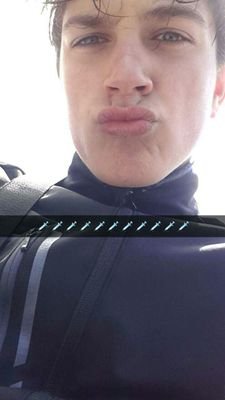 JulienLhss's profile picture. Fb: Julien Ciinq-Neuf 
Snap: Julien591