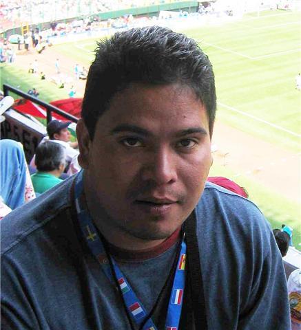 Periodista Deportivo del diario La Opinion y ESPN Deportes Radio, radicado en Los Angeles